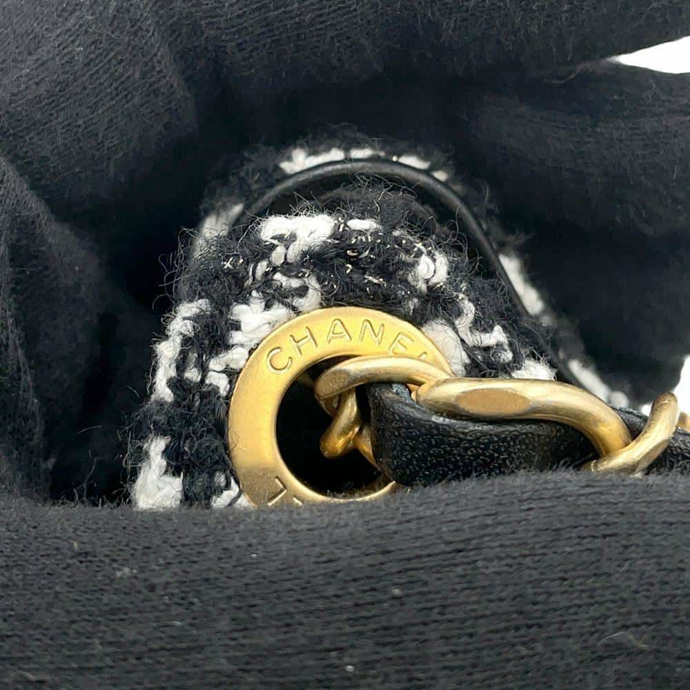 シャネル チェーンショルダーバッグ マトラッセ ココマーク ホーボーバッグ ツイード AS4322 CHANEL 2way 黒 白