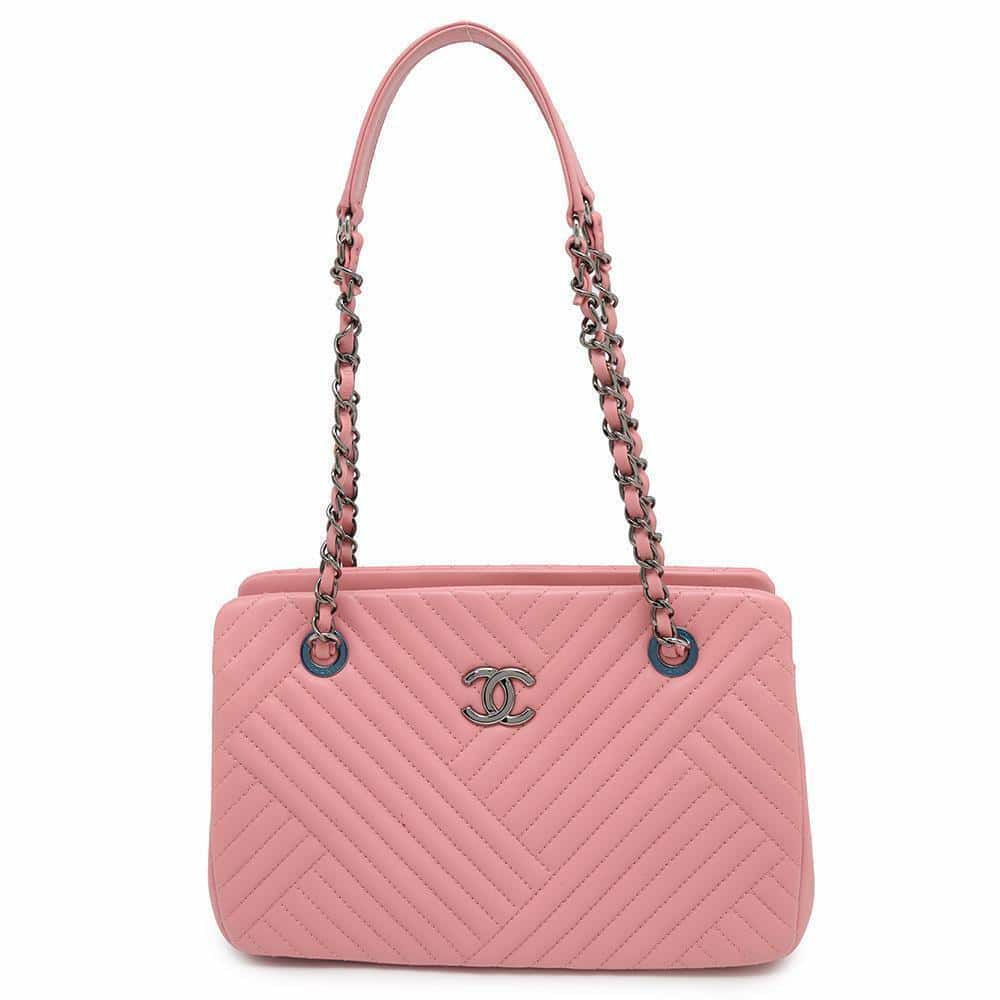 シャネル チェーンショルダーバッグ シェブロン ココマーク ラムスキン CHANEL バッグ Wチェーン