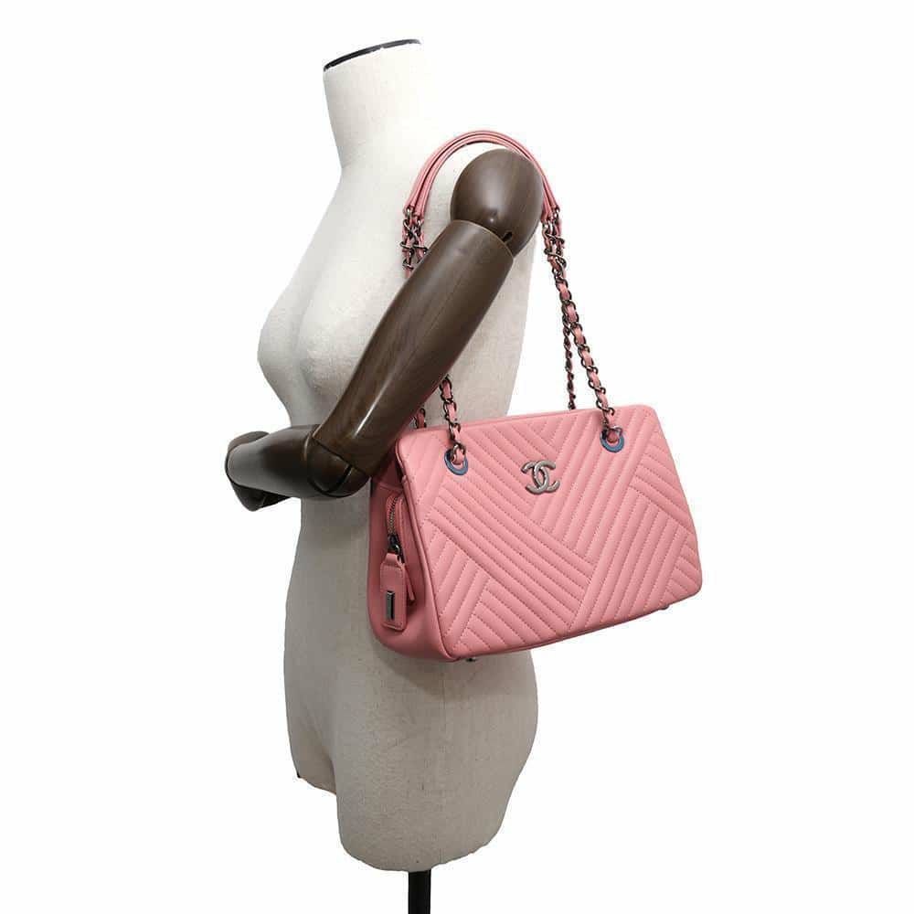 シャネル チェーンショルダーバッグ シェブロン ココマーク ラムスキン CHANEL バッグ Wチェーン