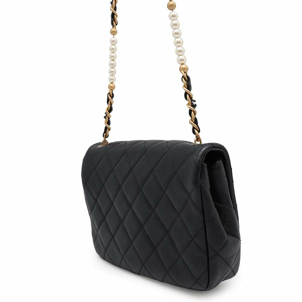 シャネル チェーンショルダーバッグ マトラッセ ココマーク カーフスキン フェイクパール CHANEL バッグ 黒