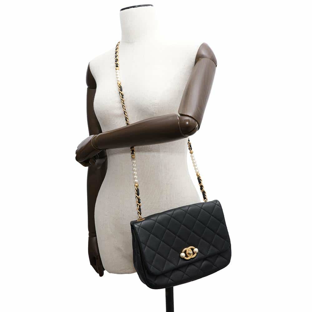 シャネル チェーンショルダーバッグ マトラッセ ココマーク カーフスキン フェイクパール CHANEL バッグ 黒
