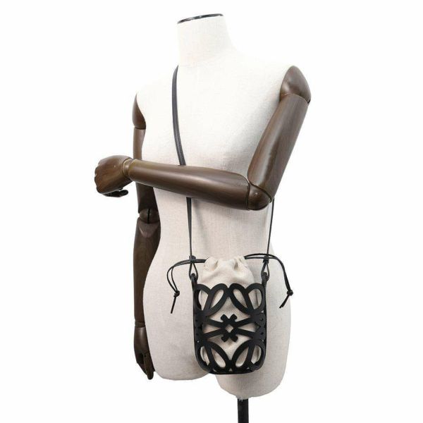 ロエべ ショルダーバッグ アナグラム カットアウト ポケット C922Y62X02 LOEWE 黒