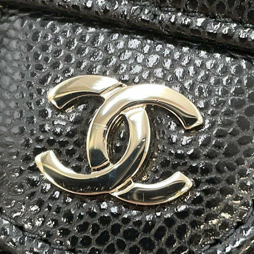 シャネル チェーンショルダーバッグ フラップ フォンケース マトラッセ ココマーク キャビアスキン AP2096 CHANEL ポシェット 黒