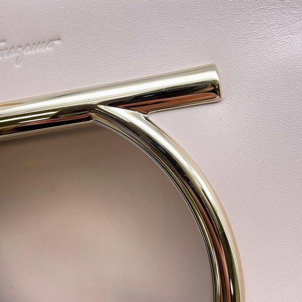 サルヴァトーレ・フェラガモ チェーンショルダーバッグ ガンチーニ レザー AU 21 G998 Ferragamo