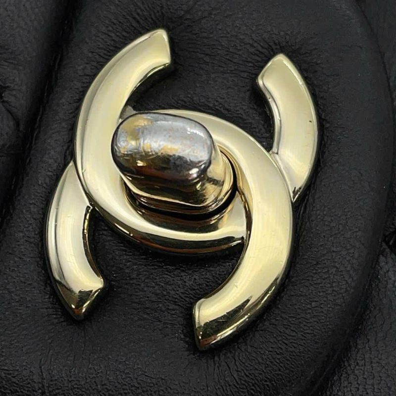 シャネル チェーンショルダーバッグ マトラッセ ココマーク トップハンドル ミニ フラップ ラムスキン AS2431 CHANEL 黒