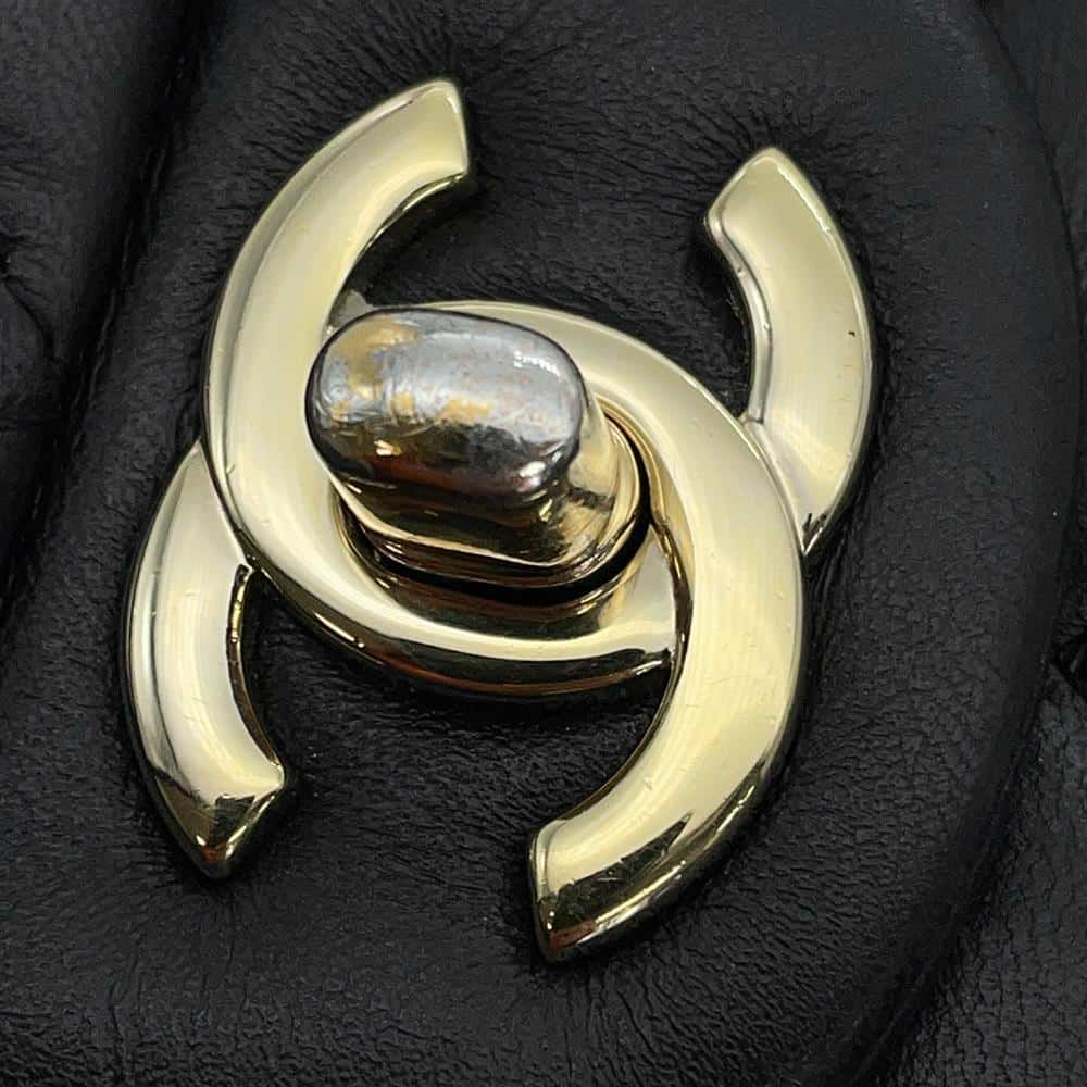 シャネル チェーンショルダーバッグ マトラッセ ココマーク トップハンドル ミニ フラップ ラムスキン AS2431 CHANEL 黒