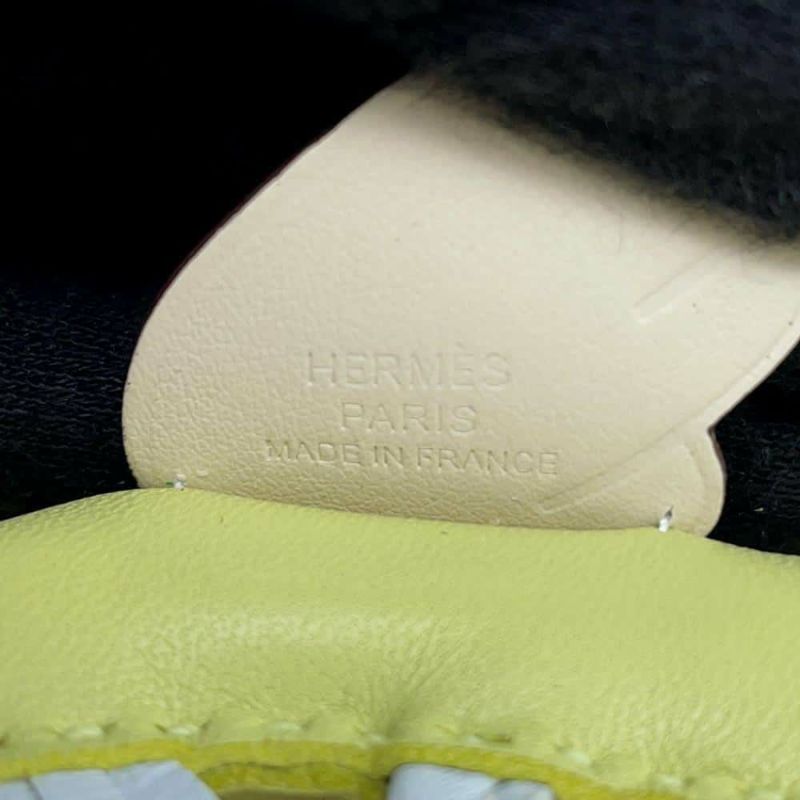 エルメス バッグチャーム ロデオPM ペガサス ジョーヌブルジョン/ブルーブリュム/ナタ ラムスキン Z刻印