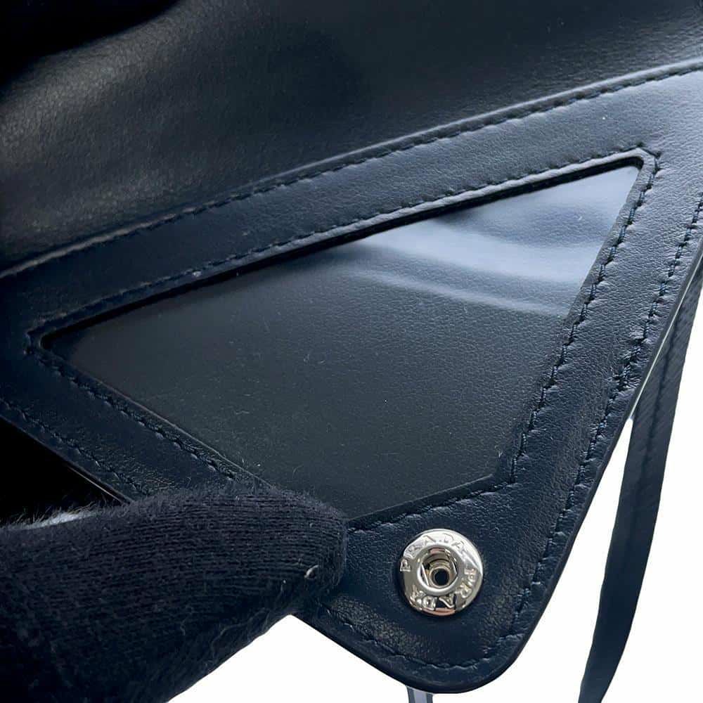 プラダ ネームタグ トライアングル サフィアーノレザー 2TT153 PRADA
