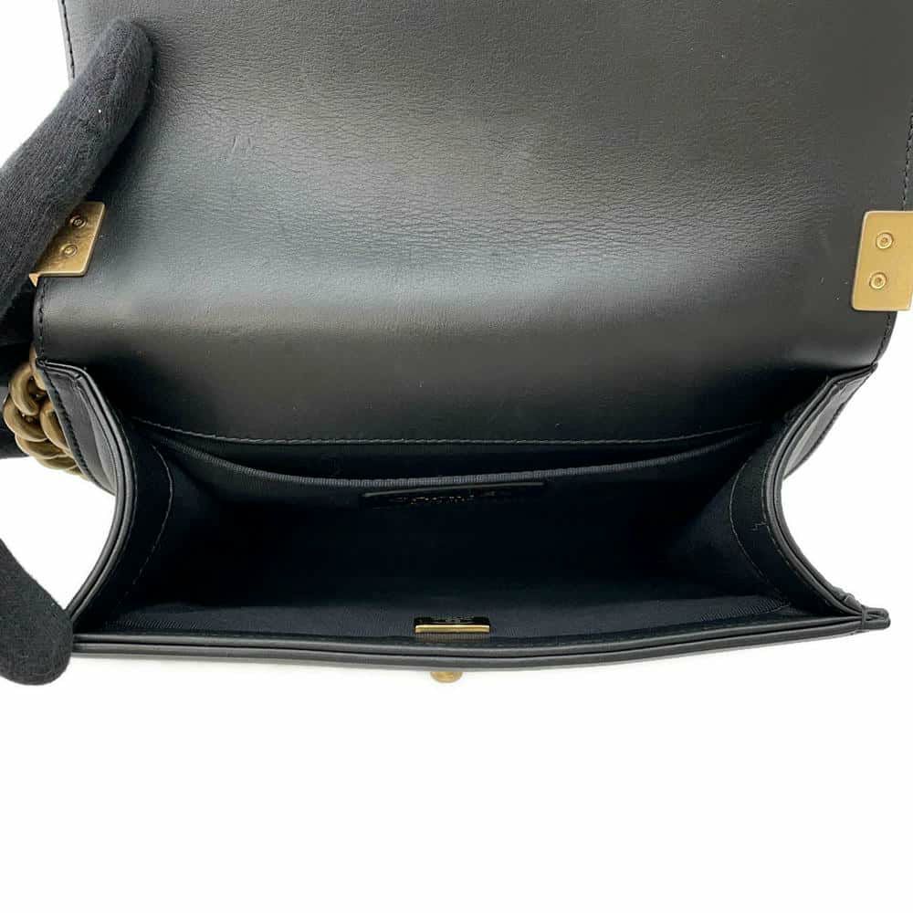 シャネル チェーンショルダーバッグ ボーイシャネル スモール マトラッセ ココマーク A67085 BOY CHANEL バッグ 黒