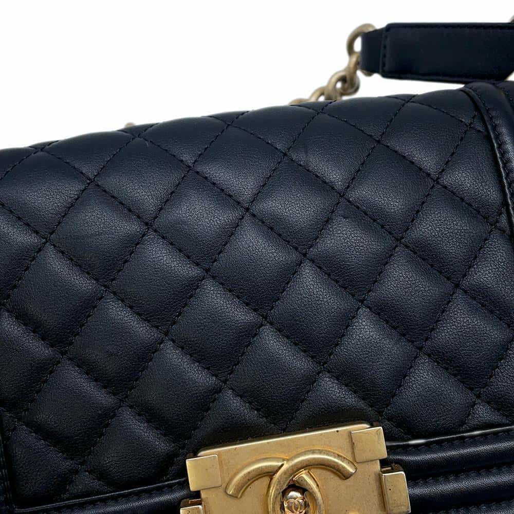 シャネル チェーンショルダーバッグ ボーイシャネル スモール マトラッセ ココマーク A67085 BOY CHANEL バッグ 黒