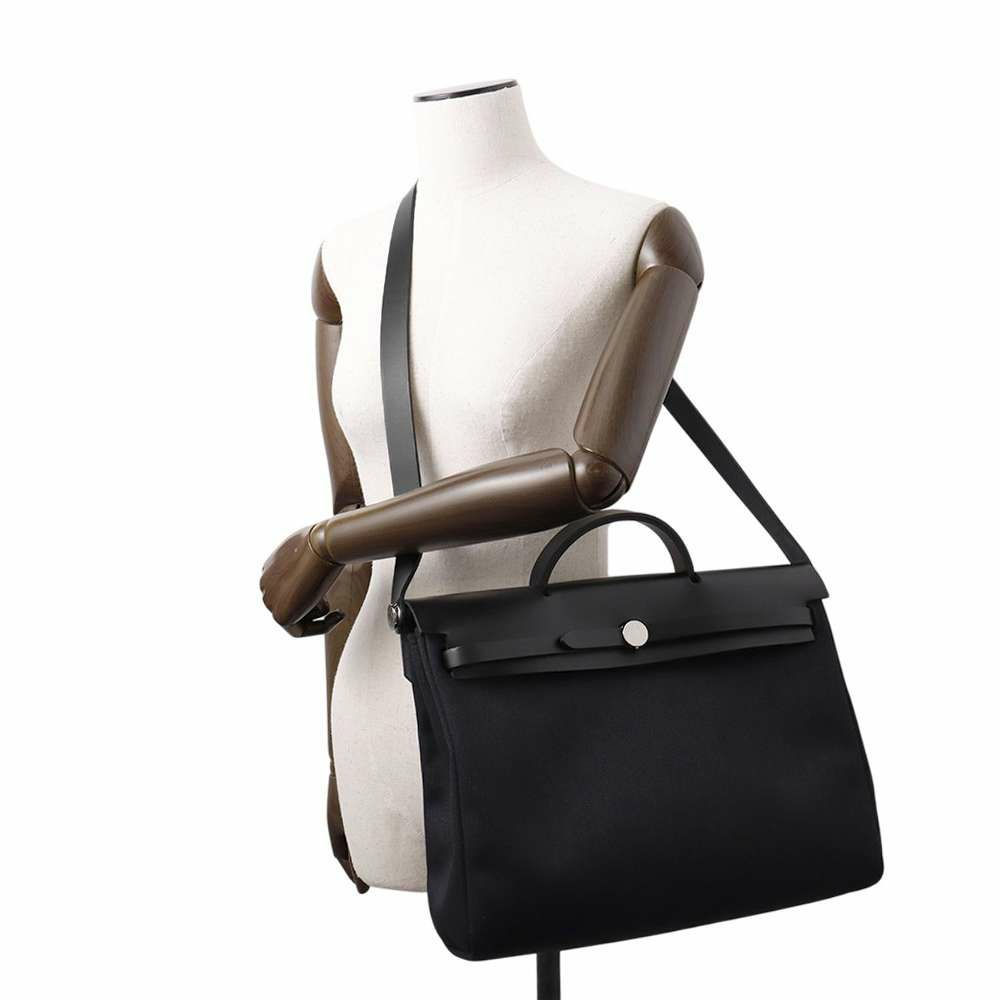 エルメス ショルダーバッグ エールバッグジップMM ブラック/シルバー金具 ヴァッシュハンター /トワルミリタリー B刻印 黒
