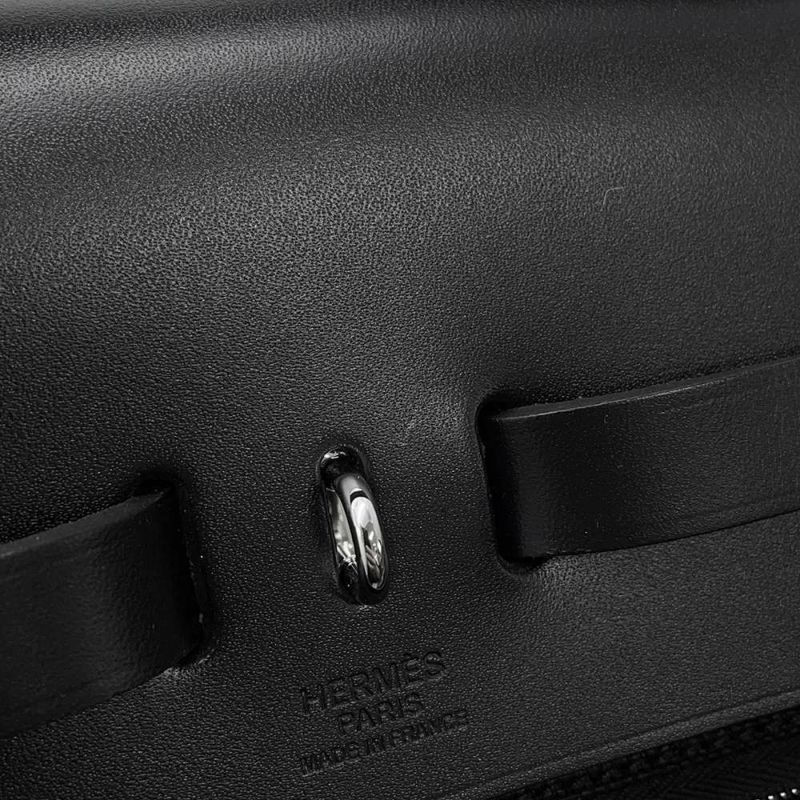 エルメス ショルダーバッグ エールバッグジップMM ブラック/シルバー金具 ヴァッシュハンター /トワルミリタリー B刻印 黒