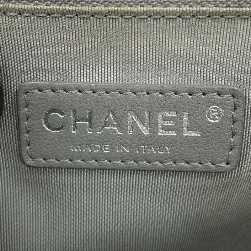 シャネル チェーンショルダーバッグ ボーイシャネル ラージ マトラッセ ココマーク ラムスキン A92193 CHANEL 黒