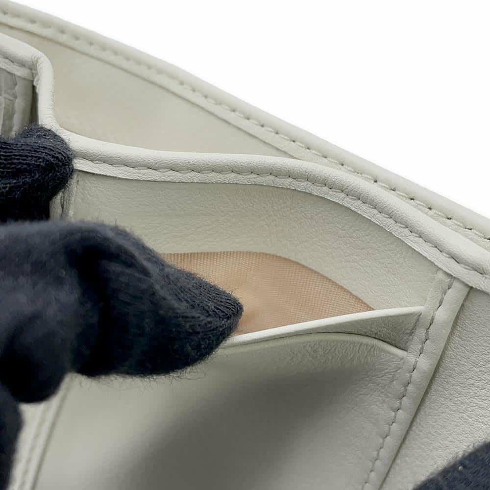 プラダ 三つ折り財布 ミニスタッズ レザー 1MH043 PRADA 財布 白