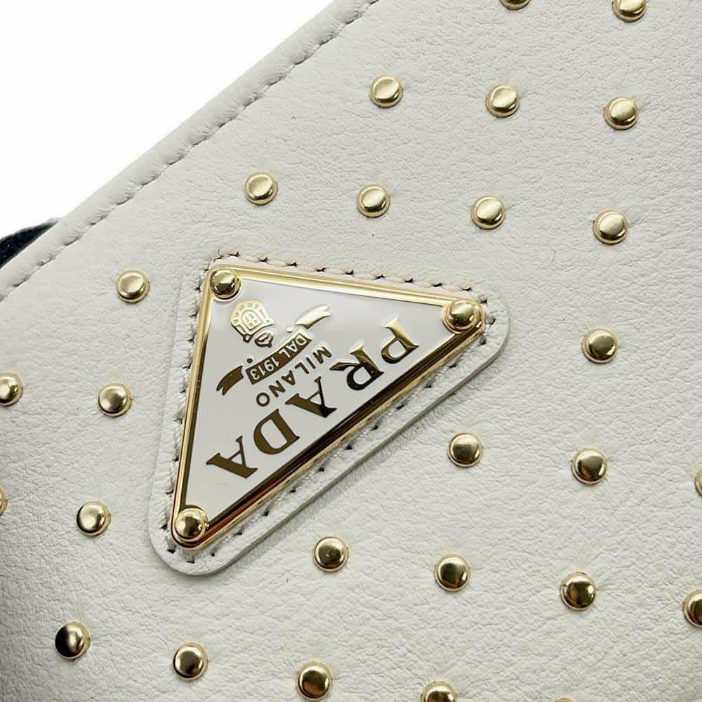 プラダ 三つ折り財布 ミニスタッズ レザー 1MH043 PRADA 財布 白