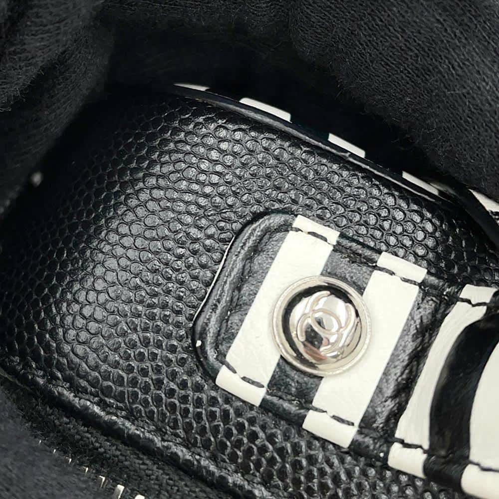 シャネル チェーンショルダーバッグ CCフィリグリー バニティバッグ キャビアスキン A93342 CHANEL 黒 白