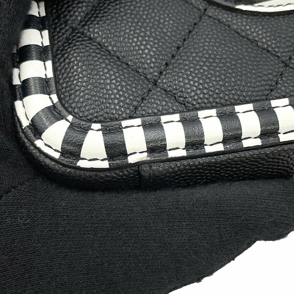 シャネル チェーンショルダーバッグ CCフィリグリー バニティバッグ キャビアスキン A93342 CHANEL 黒 白