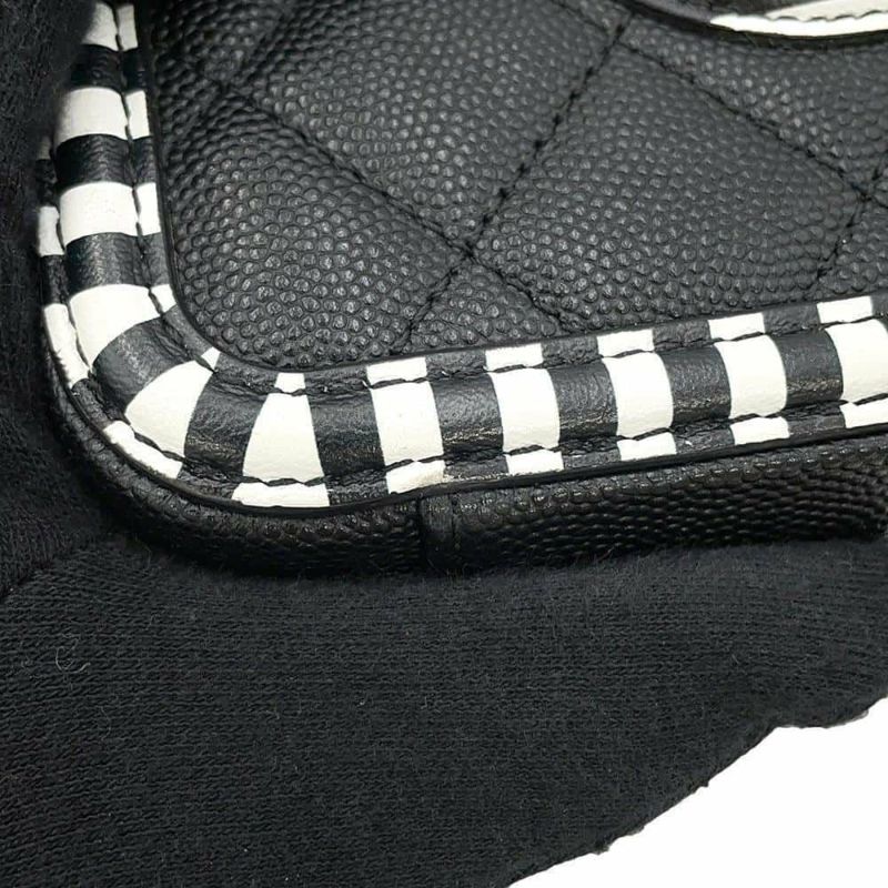 シャネル チェーンショルダーバッグ CCフィリグリー バニティバッグ キャビアスキン A93342 CHANEL 黒 白