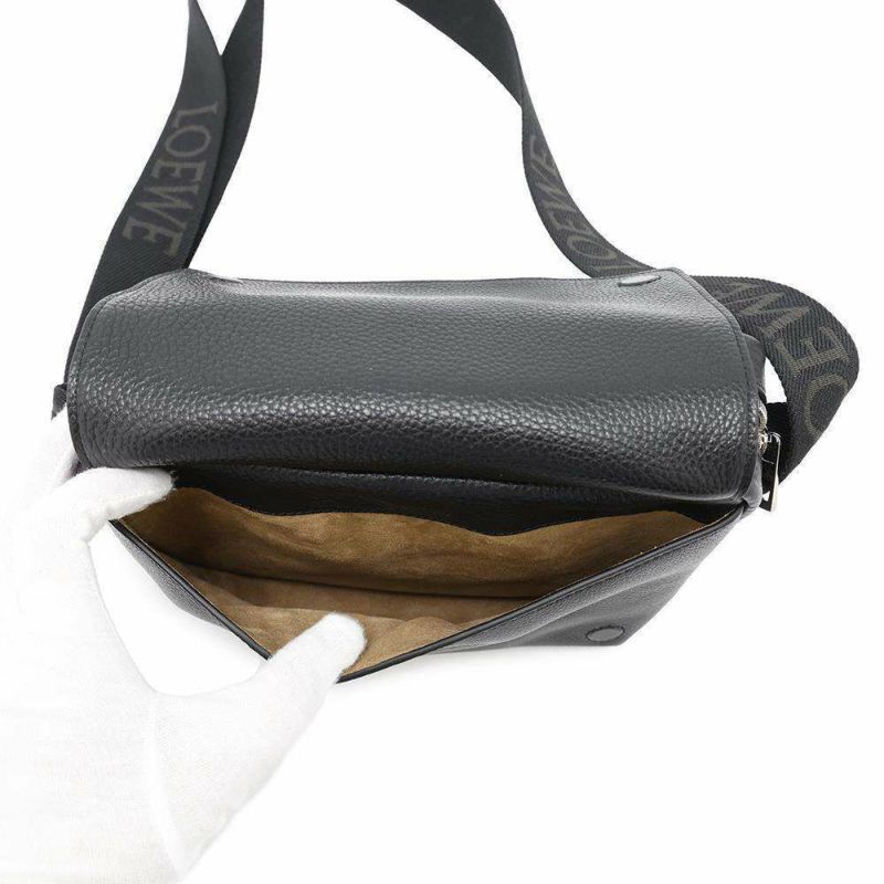 ロエベ ショルダーバッグ ペブル メッセンジャーバッグ XS サプルグレインカーフ BANBA73X01 LOEWE メンズ 黒