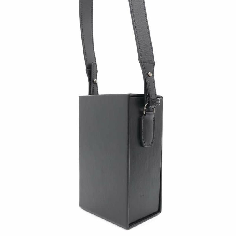 フェンディ ショルダーバッグ 縦型ボックス レザー 7VA519 FENDI 黒