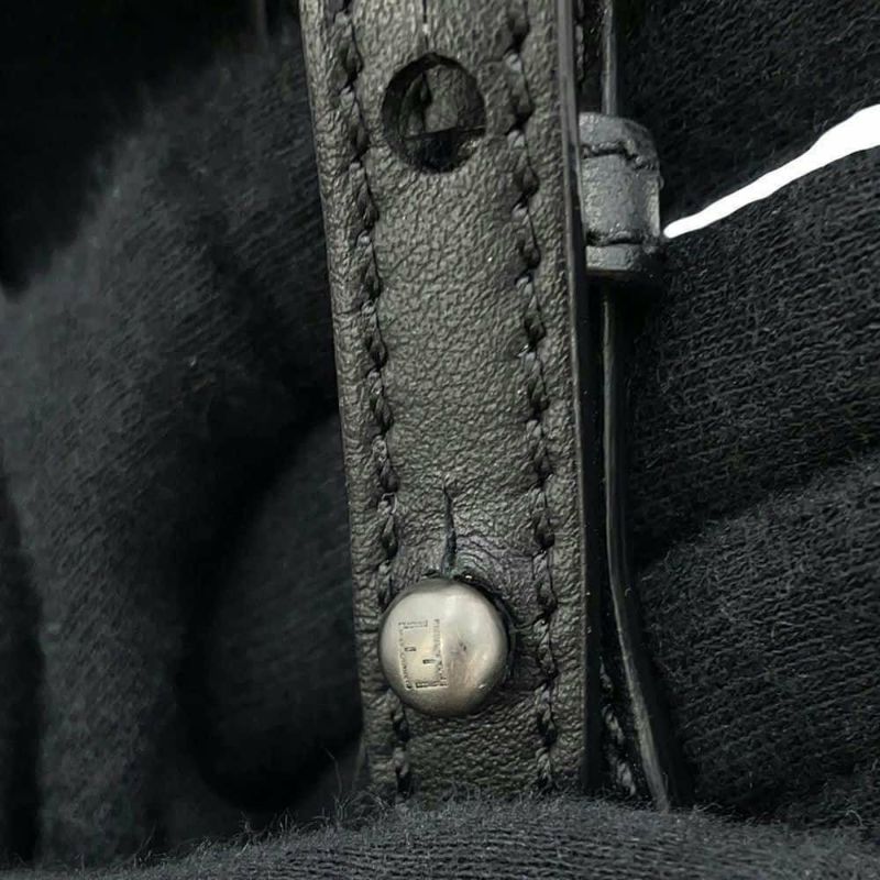 フェンディ ショルダーバッグ 縦型ボックス レザー 7VA519 FENDI 黒