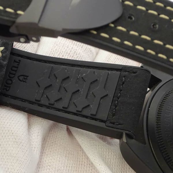 チュードル ブラックベイ セラミック M79210CNU-0001 TUDOR チューダー 腕時計 黒文字盤