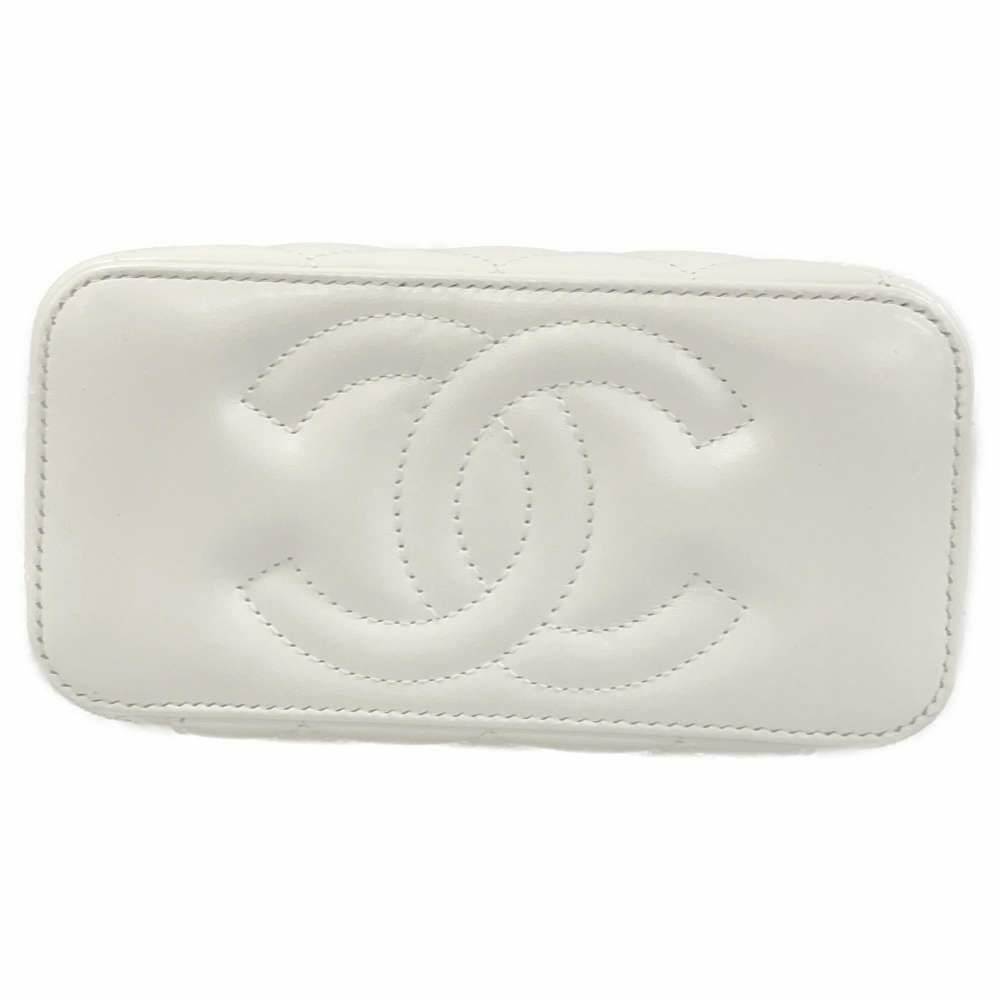 シャネル チェーンショルダーバッグ マトラッセ ココマーク バニティ ラムスキン AP3315 CHANEL 白