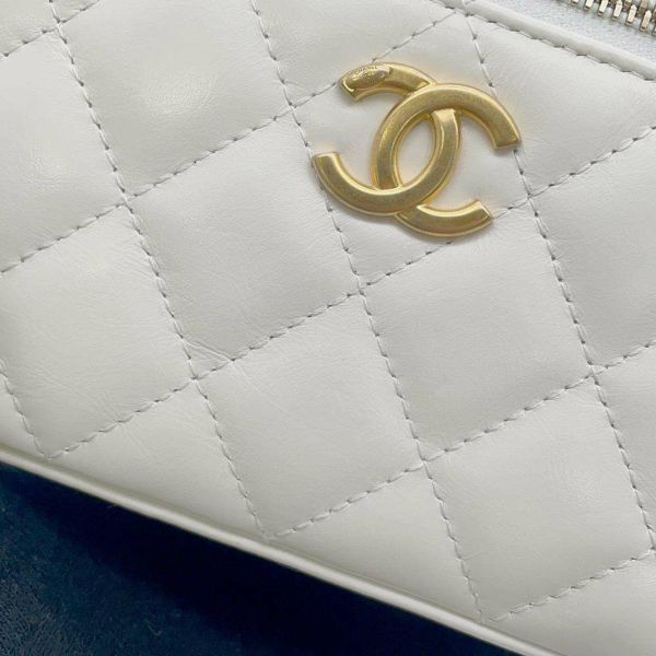 シャネル チェーンショルダーバッグ マトラッセ ココマーク バニティ ラムスキン AP3315 CHANEL 白