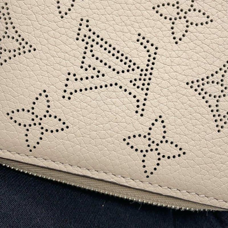 ルイヴィトン 二つ折り財布 モノグラム・マヒナ ジッピー・コンパクト ウォレット M81558 LOUIS VUITTON