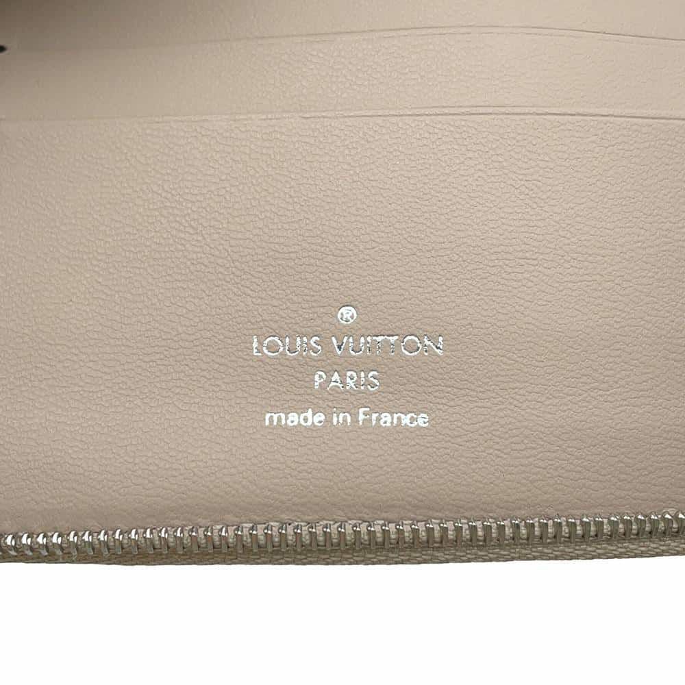ルイヴィトン 二つ折り財布 モノグラム・マヒナ ジッピー・コンパクト ウォレット M81558 LOUIS VUITTON
