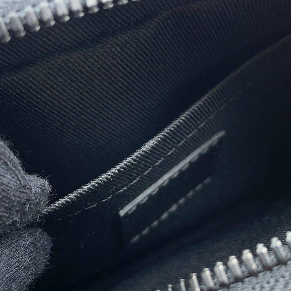 ルイヴィトン ショルダーバッグ モノグラム・エクリプス アルファ・メッセンジャー M46955 ヴィトン ブラック 黒