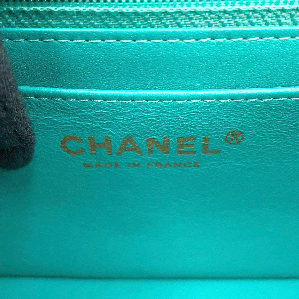 シャネル チェーンショルダーバッグ ココマーク マトラッセ 20 ラムスキン A69900 CHANEL ミニ フラップ