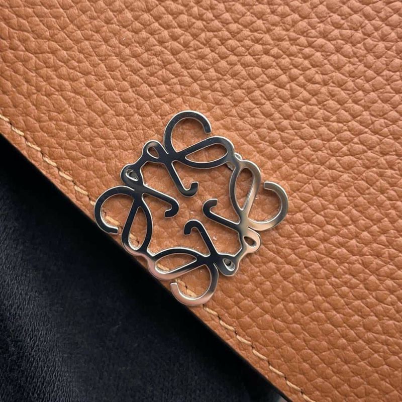 ロエベ 三つ折り財布 アナグラム トライフォールド グレインカーフレザー C821TR2X02 LOEWE 財布