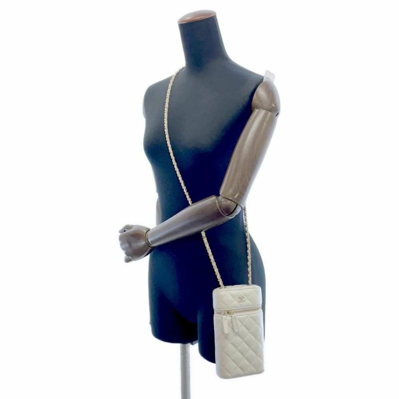 シャネル チェーンショルダーバッグ クラシック バニティ フォンケース ラムスキン AP2084 CHANEL 白