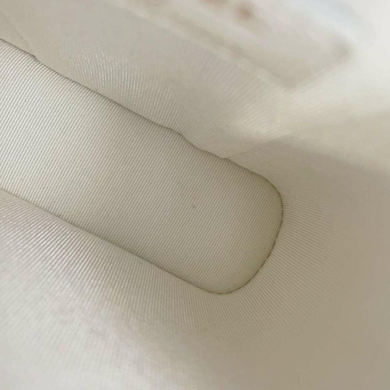 シャネル チェーンショルダーバッグ クラシック バニティ フォンケース ラムスキン AP2084 CHANEL 白