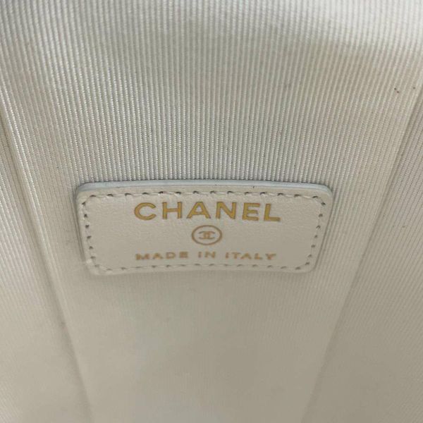 シャネル チェーンショルダーバッグ クラシック バニティ フォンケース ラムスキン AP2084 CHANEL 白