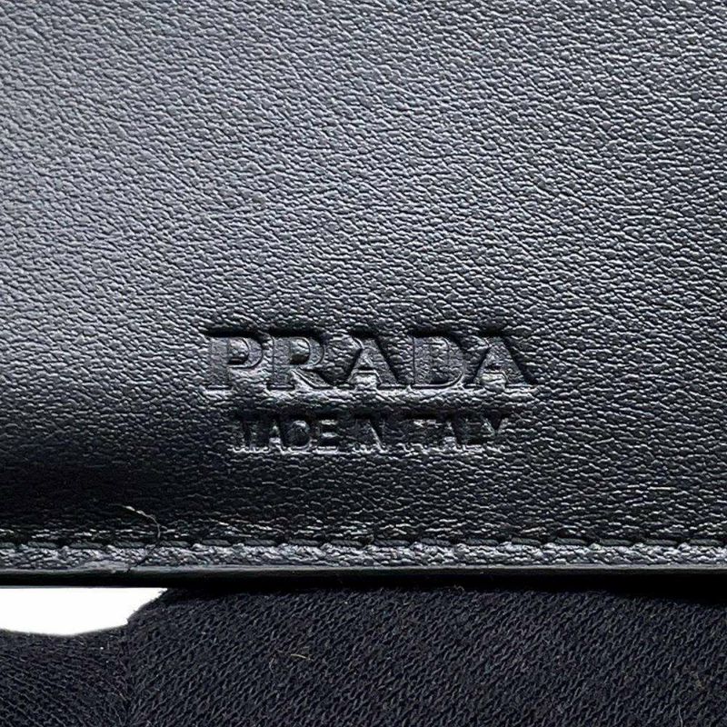 プラダ 二つ折り財布 サフィアーノ レザー ロゴPRADA 財布 メンズ 黒