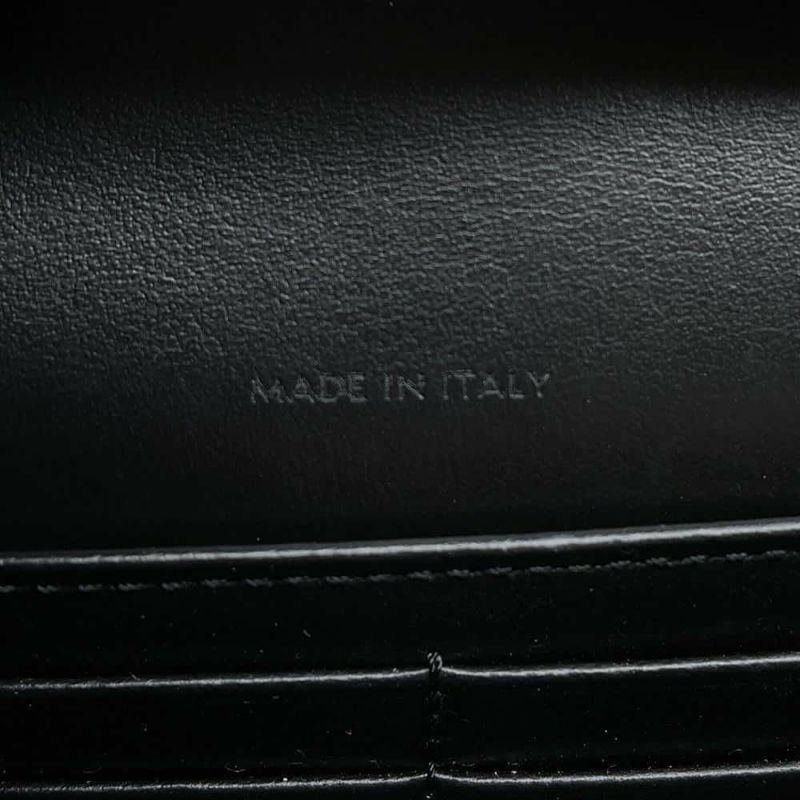 セリーヌ チェーンウォレット トリオンフ シャイニーカーフレザー 10L033DPV CELINE 黒