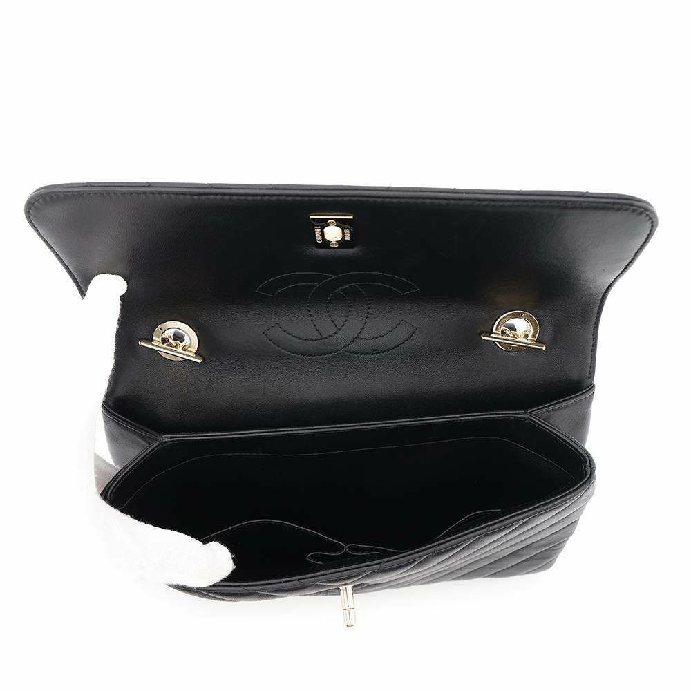 シャネル チェーンショルダーバッグ トレンディCC シェブロン ココマーク ラムスキン CHANEL Vステッチ 黒 ワンショルダー