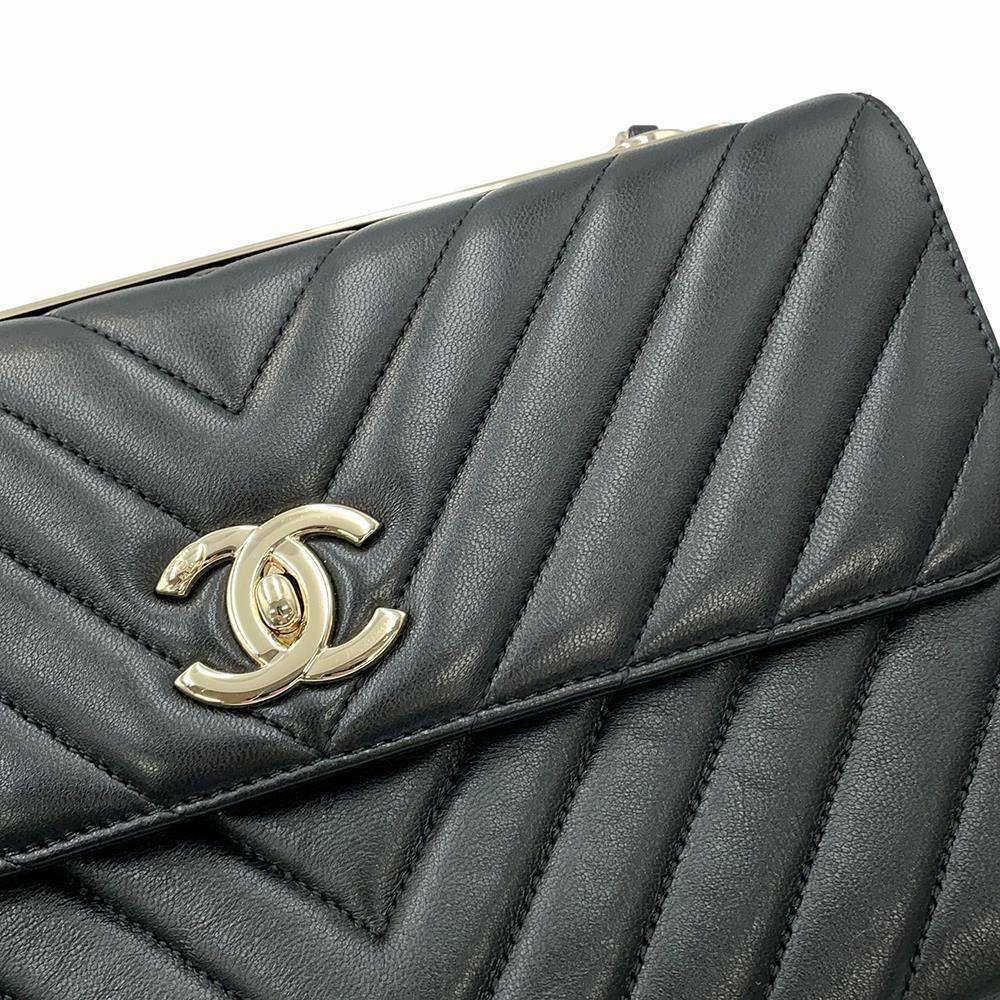 シャネル チェーンショルダーバッグ トレンディCC シェブロン ココマーク ラムスキン CHANEL Vステッチ 黒 ワンショルダー