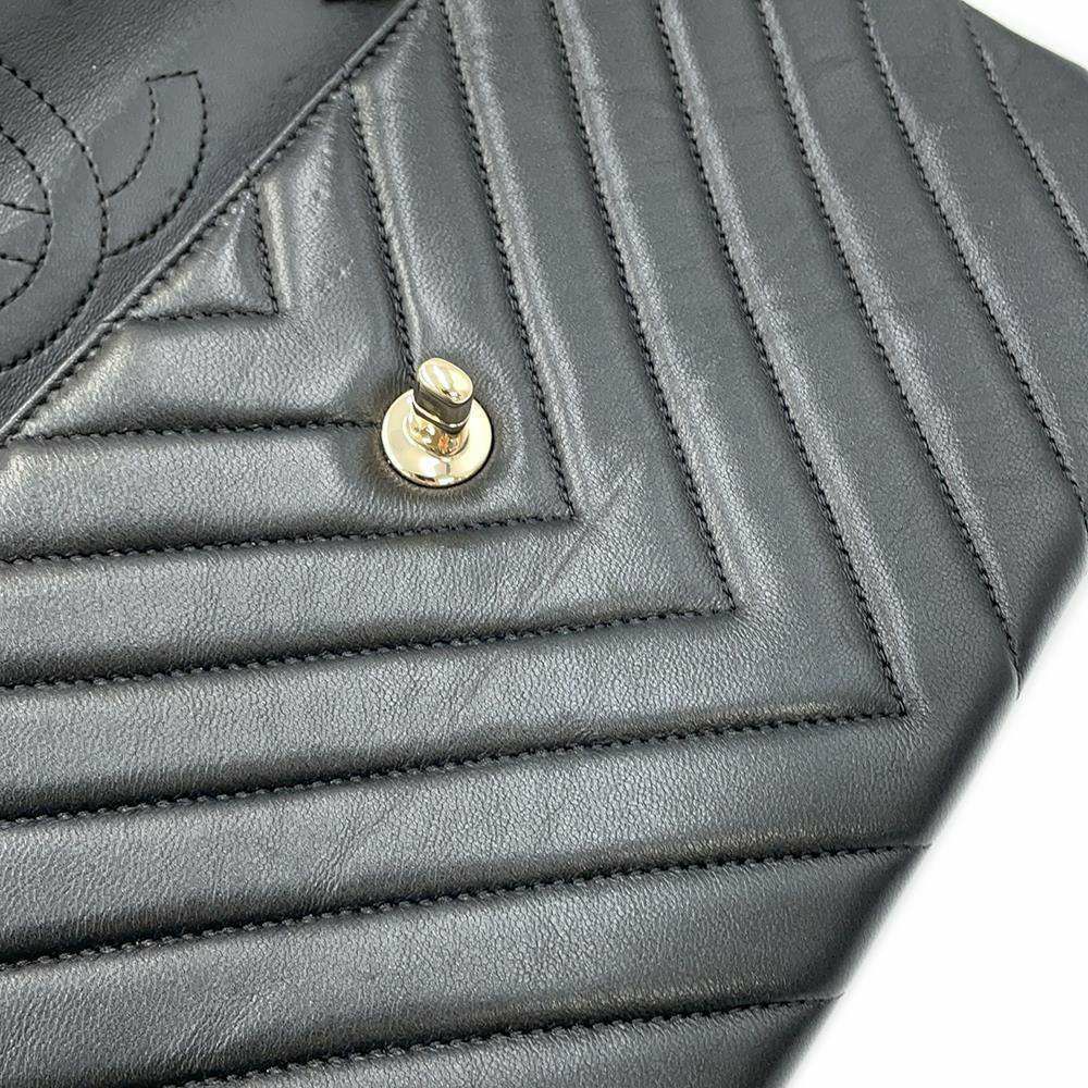 シャネル チェーンショルダーバッグ トレンディCC シェブロン ココマーク ラムスキン CHANEL Vステッチ 黒 ワンショルダー