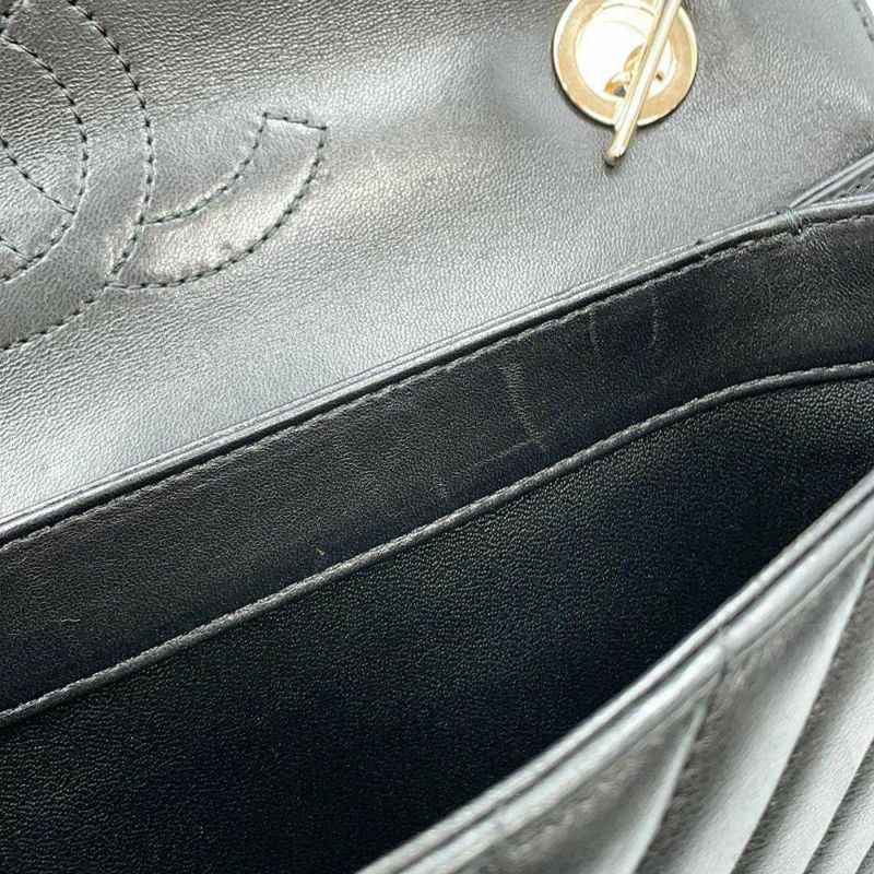 シャネル チェーンショルダーバッグ トレンディCC シェブロン ココマーク ラムスキン CHANEL Vステッチ 黒 ワンショルダー