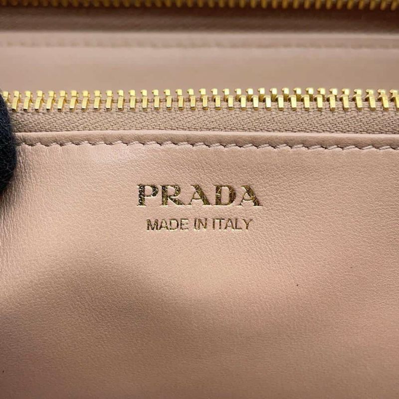 プラダ 長財布 三角ロゴ ラウンドファスナー レザー 1ML506 PRADA 財布