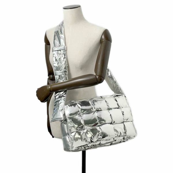 ボッテガヴェネタ ショルダーバッグ イントレチャート カセット メタリックエフェクト パテント 701349 BOTTEGA VENETA