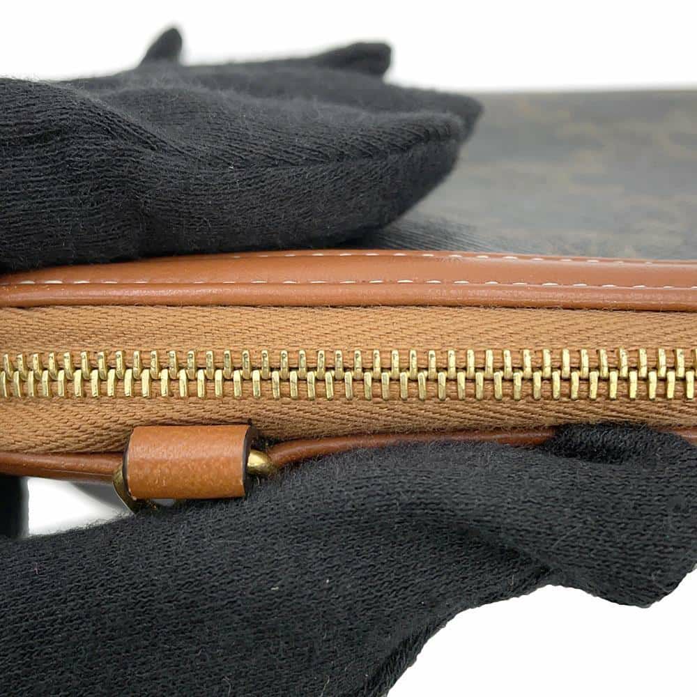 セリーヌ チェーンショルダーバッグ トリオンフ チェーンクラッチ 10E382 CELINE ポーチ ブラウン