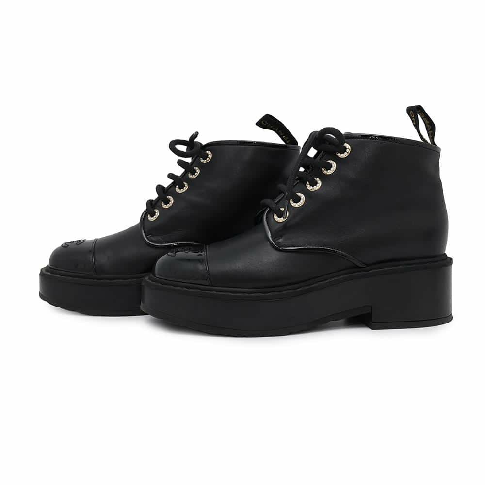 シャネル ショートブーツ ココマーク レースアップ パテント フェイクパール レディースサイズ37 1/2C G33169 靴 黒