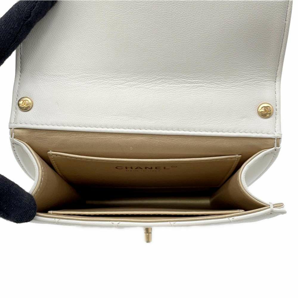 シャネル チェーンショルダーバッグ マトラッセ ココマーク フェイクパール ゴートスキン AS0584 CHANEL フラップバッグ 白