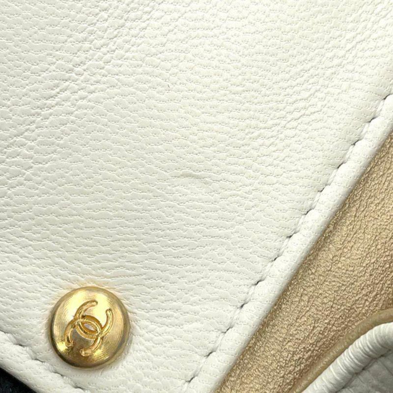 シャネル チェーンショルダーバッグ マトラッセ ココマーク フェイクパール ゴートスキン AS0584 CHANEL フラップバッグ 白