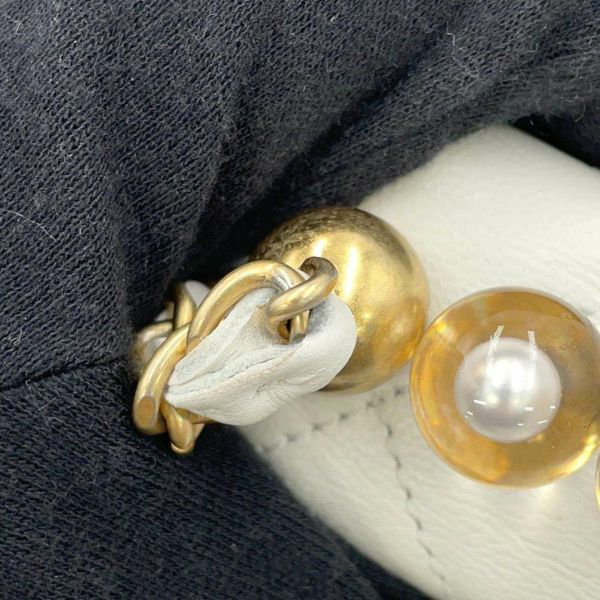 シャネル チェーンショルダーバッグ マトラッセ ココマーク フェイクパール ゴートスキン AS0584 CHANEL フラップバッグ 白