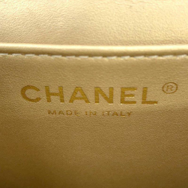 シャネル チェーンショルダーバッグ マトラッセ ココマーク フェイクパール ゴートスキン AS0584 CHANEL フラップバッグ 白
